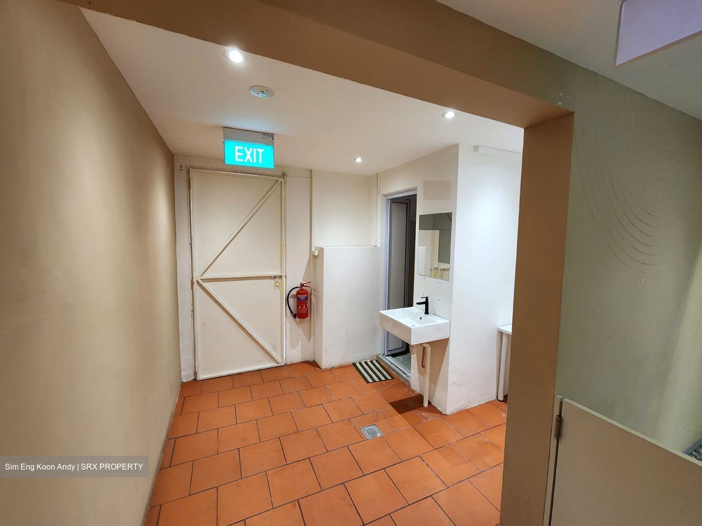 Geylang Road (D14), Retail #557034401